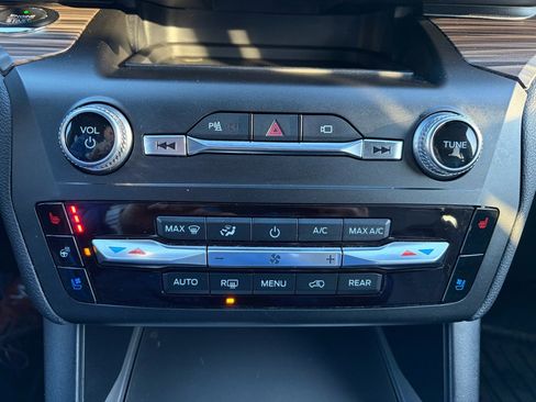 Used 2020 Ford Explorer Limited image 12