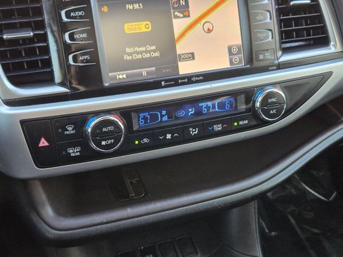 Used 2019 Toyota Highlander XLE image 20