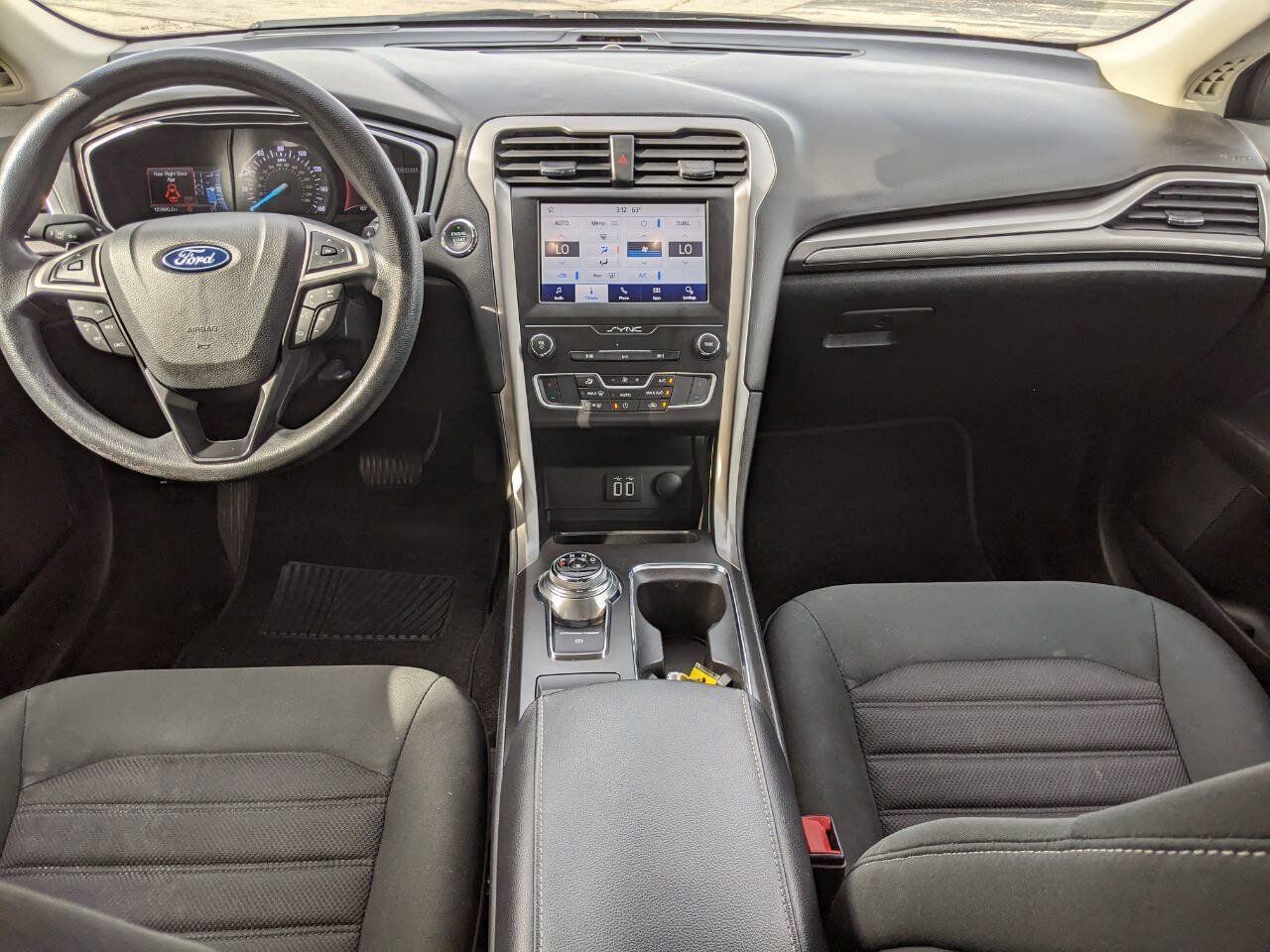Used 2019 Ford Fusion SE FWD image 17