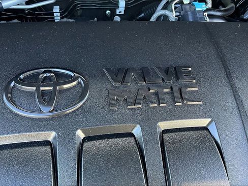 Used 2018 Toyota C-HR XLE image 17