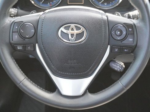 Used 2017 Toyota Corolla SE FWD image 19
