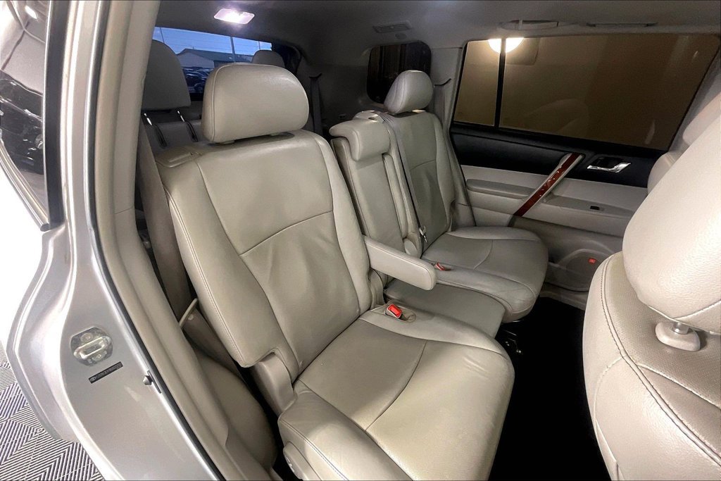 Used 2011 Toyota Highlander Limited FWD image 35