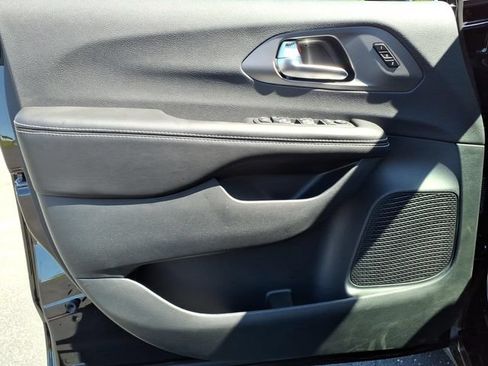 New 2027 Chrysler Pacifica Limited w/ S Appearance Package FWD image 10