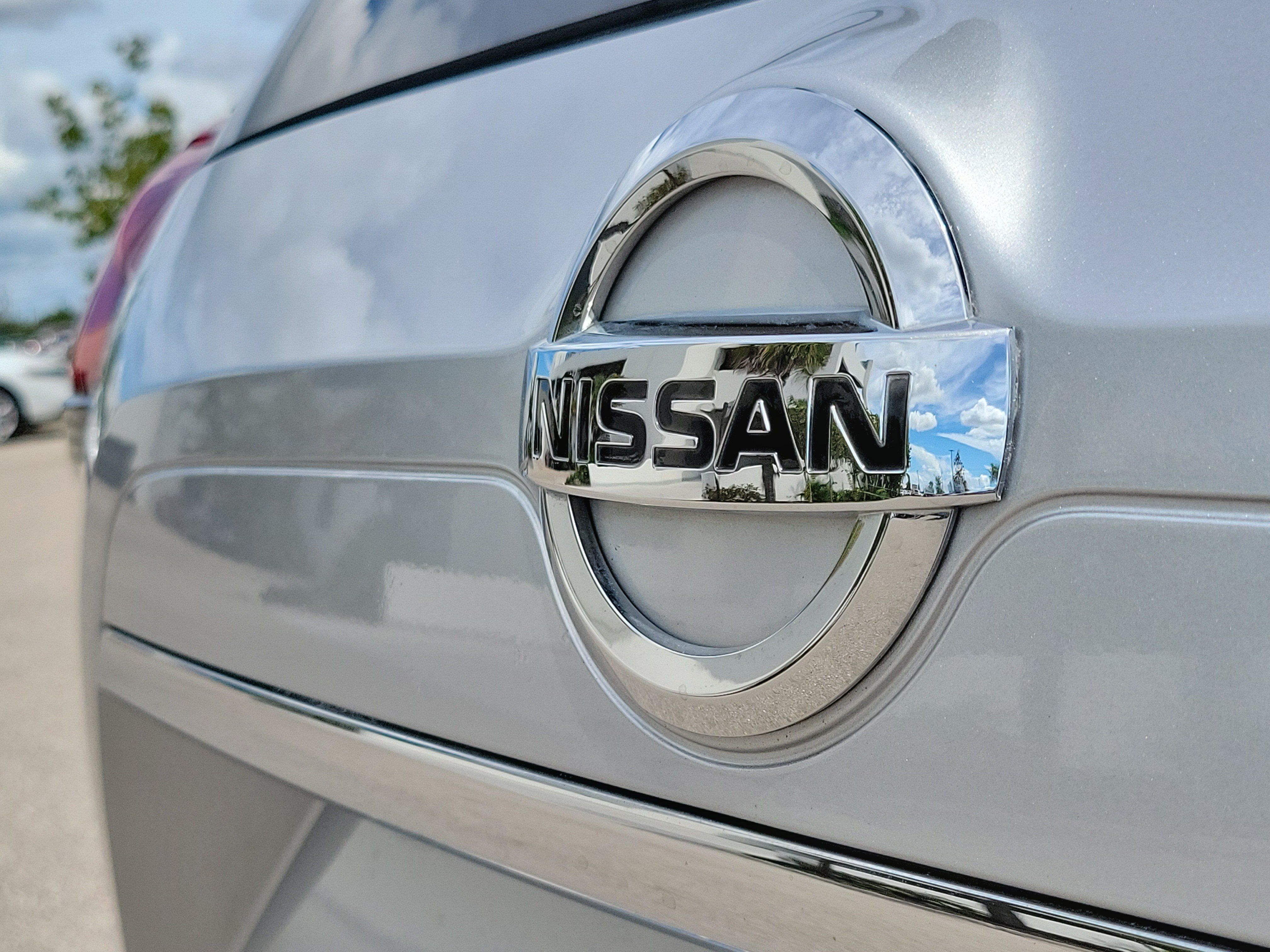 Used 2018 Nissan Rogue SV AWD/4WD image 9