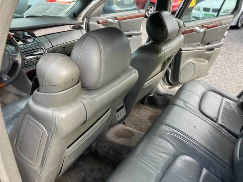 Used 2002 Cadillac De Ville DTS w/ Premium Equipment Pkg image 32