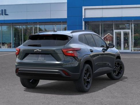 New 2026 Chevrolet Trax LT w/ Midnight Edition FWD image 4