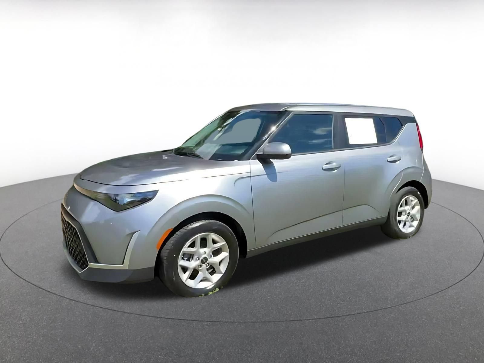 Used 2025 Kia Soul LX w/ LX Technology Package FWD image 7