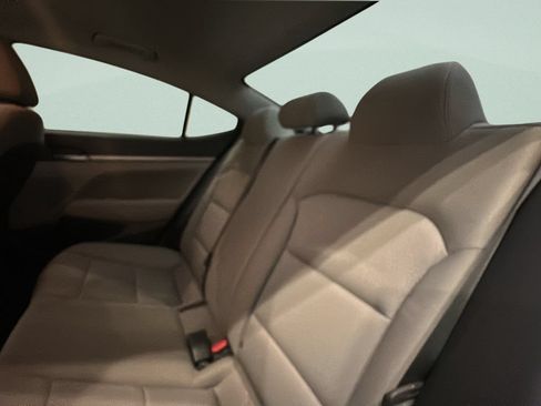 Used 2018 Hyundai Elantra Value Edition FWD image 17