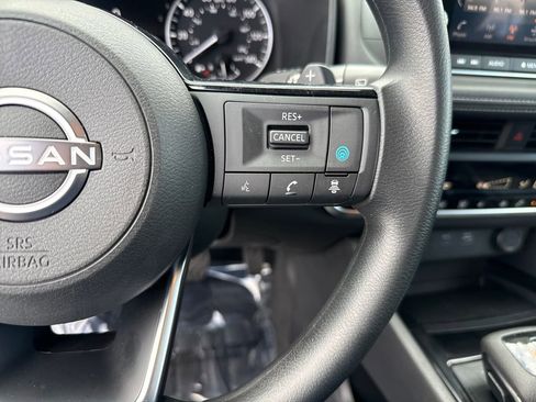 Used 2023 Nissan Rogue SV image 17