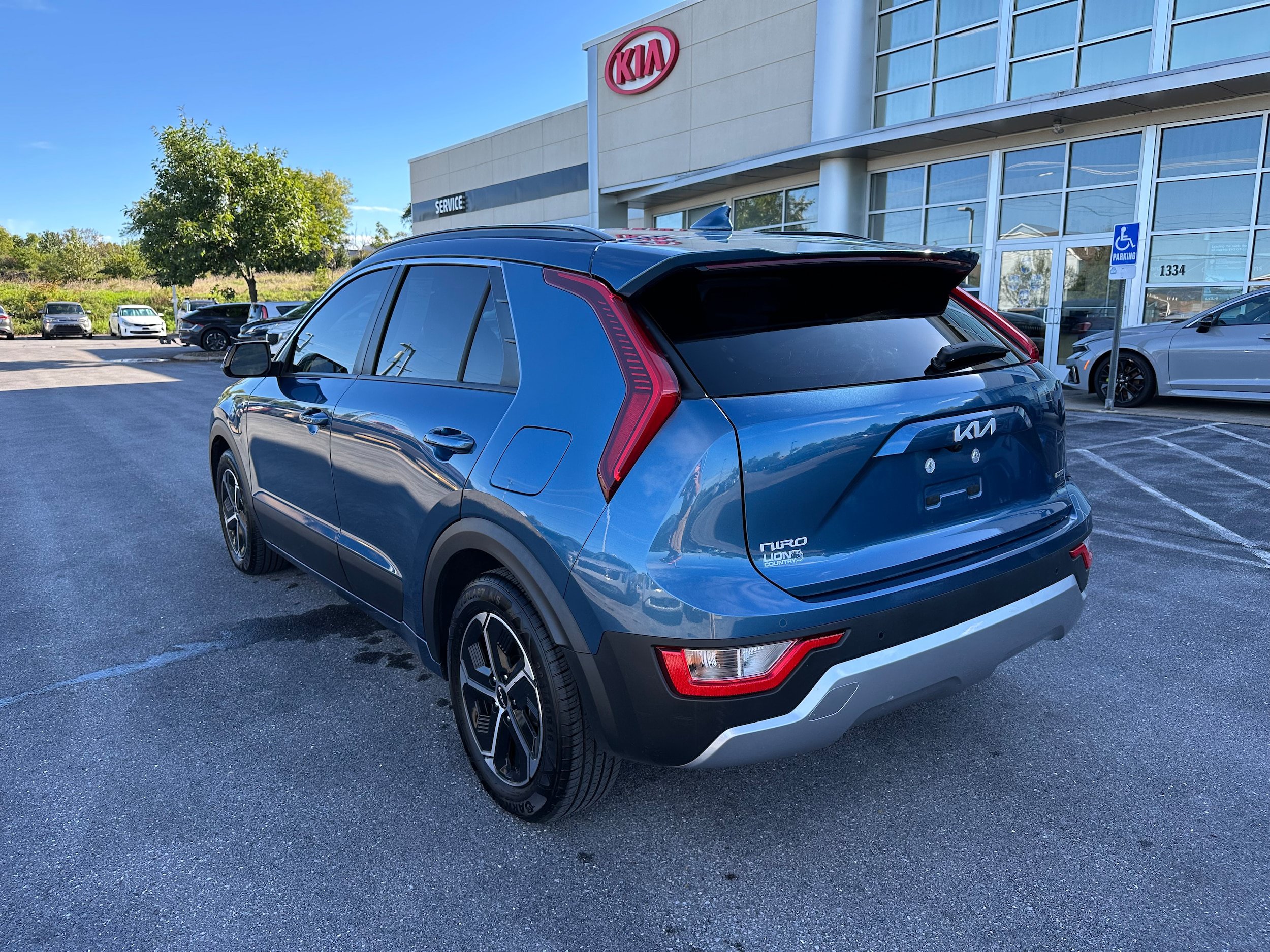 Used 2023 Kia Niro EX w/ EX Cold Weather Package FWD image 7