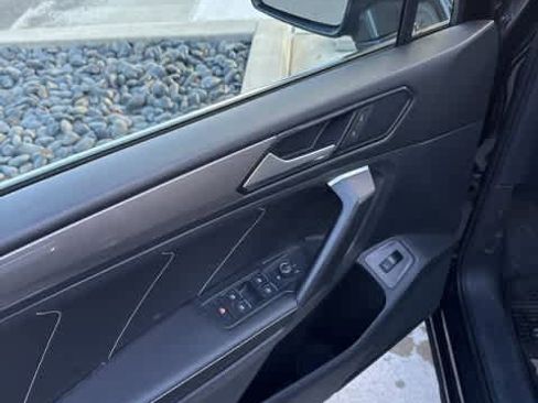 Certified 2022 Volkswagen Tiguan SE image 8