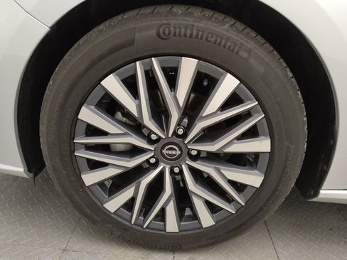 Used 2025 Nissan Altima 2.5 SV FWD image 31