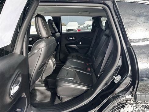 Used 2021 Jeep Cherokee Latitude Plus image 10