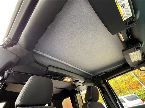 Used 2015 Jeep Wrangler Unlimited Sahara image 17