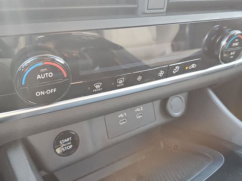 Used 2025 Nissan Rogue SV AWD/4WD image 17