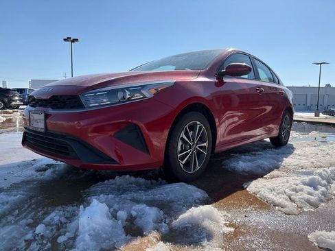 Used 2024 Kia Forte LXS image 9