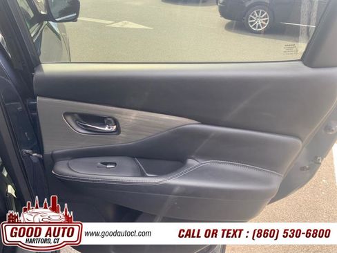 Used 2018 Nissan Murano SV w/ Premium Package image 9