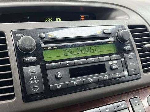 Used 2004 Toyota Camry XLE FWD image 29