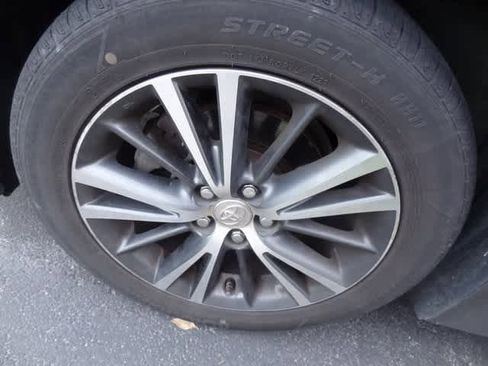 Used 2018 Toyota Corolla L image 12