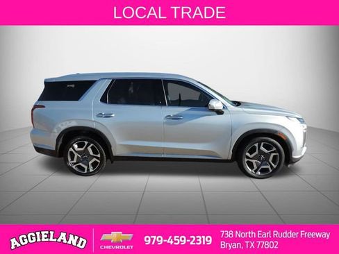 Used 2023 Hyundai Palisade SEL w/ Premium Package image 2