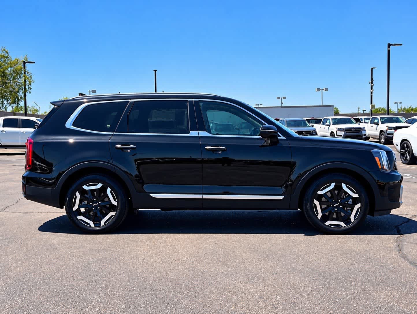 Used 2023 Kia Telluride S FWD image 8