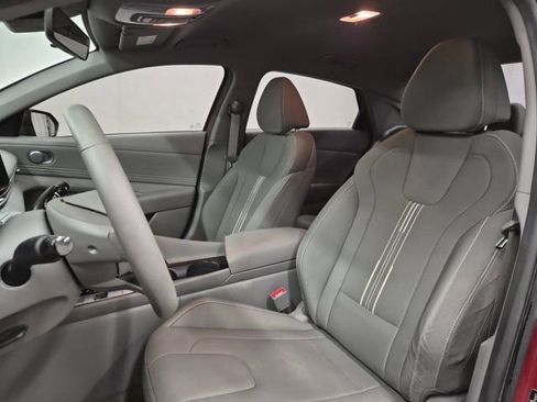 Used 2023 Hyundai Elantra SEL w/ Convenience Package image 16