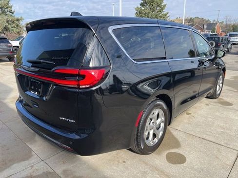 Used 2024 Chrysler Pacifica Limited FWD image 6
