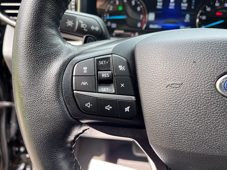 Used 2020 Ford Explorer XLT w/ Equipment Group 202A AWD/4WD image 11