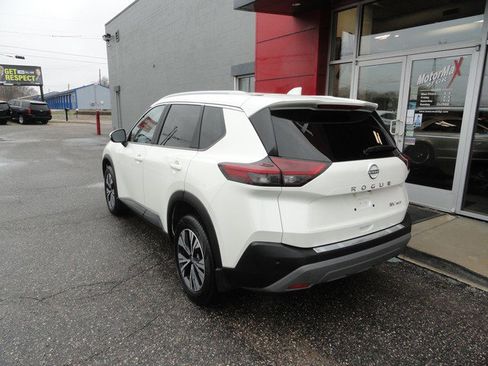Used 2023 Nissan Rogue SV w/ SV Premium Package image 3