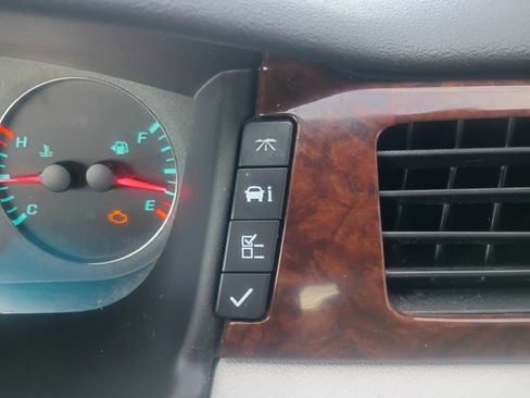 Used 2011 Chevrolet Impala LT w/ Luxury Edition Package image 22