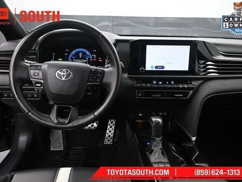Used 2025 Toyota Camry SE FWD image 11