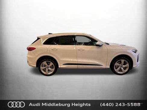 Certified 2025 Audi Q5 Premium w/ Premium Plus AWD/4WD image 9