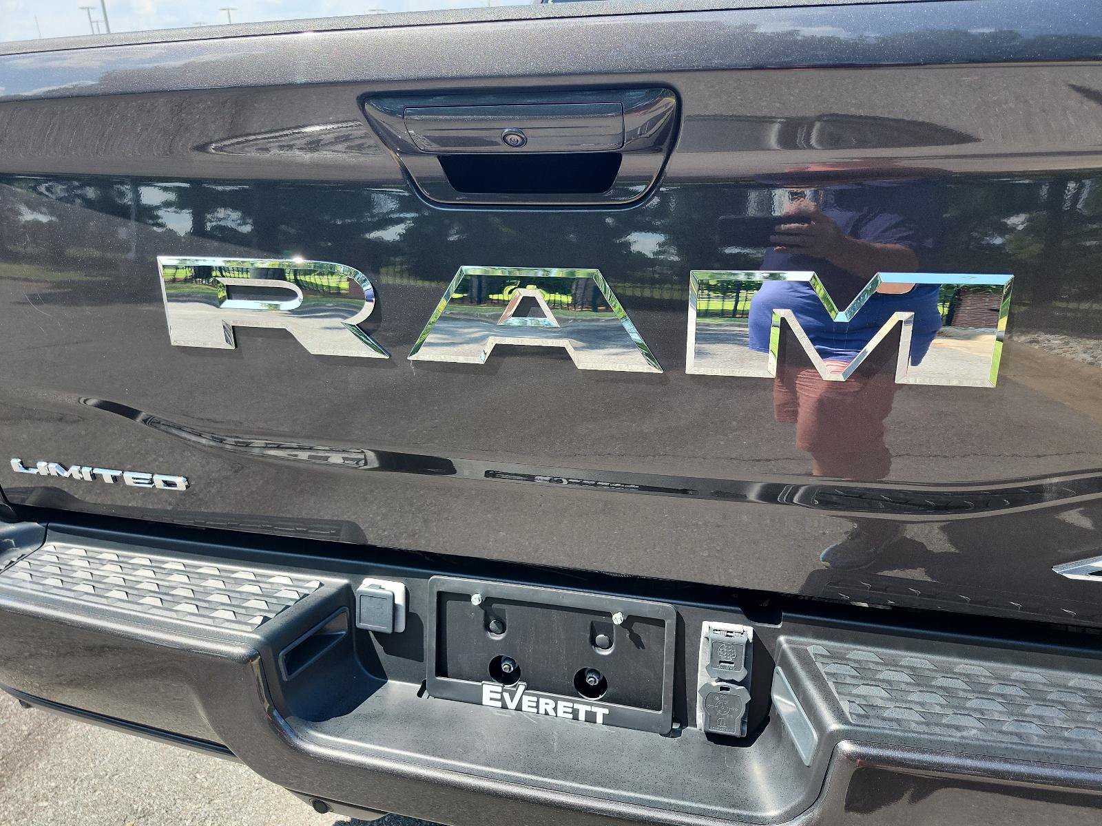 Used 2025 RAM 3500 Limited AWD/4WD image 5