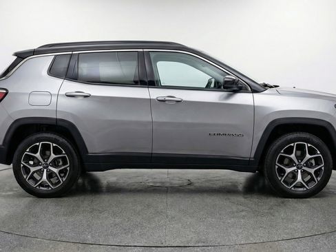 Used 2025 Jeep Compass Limited AWD/4WD image 11