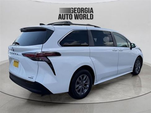 Used 2021 Toyota Sienna LE FWD image 13