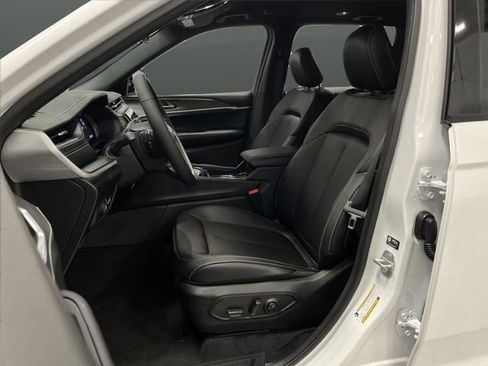 New 2025 Jeep Grand Cherokee Limited w/ Trailer Tow Package image 4