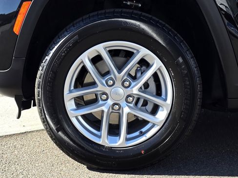 New 2025 Jeep Grand Cherokee image 9