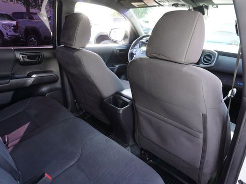 Used 2018 Toyota Tacoma TRD Off-Road w/ Technology Package image 11