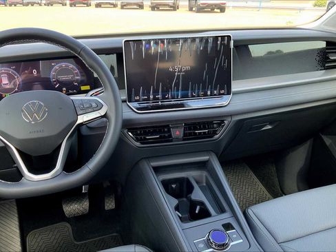 New 2025 Volkswagen Tiguan SE AWD/4WD image 6