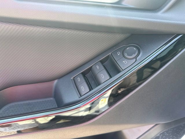 New 2027 Chevrolet Equinox LT w/ Safety and Technology Package FWD image 13
