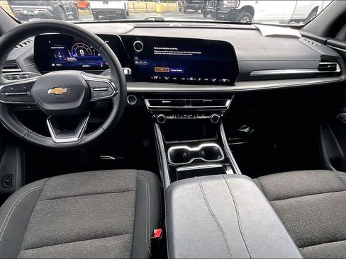 Used 2024 Chevrolet Traverse LT image 18