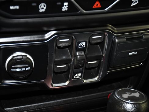 Used 2021 Jeep Wrangler Unlimited Sahara w/ Uconnect 4C Nav & Sound Group AWD/4WD image 32