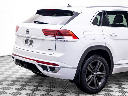 Used 2022 Volkswagen Atlas Cross Sport SEL R-Line AWD/4WD image 38