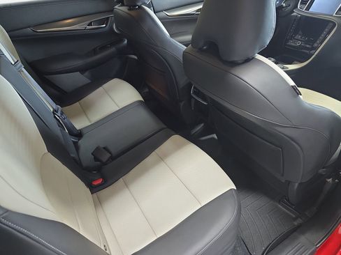 Certified 2025 INFINITI QX55 Essential AWD/4WD image 11
