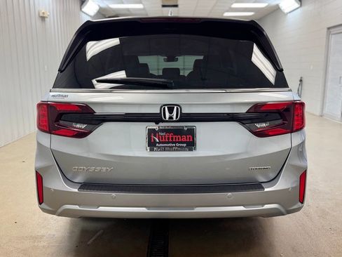 New 2026 Honda Odyssey Touring image 6