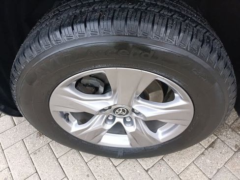 Used 2022 Toyota RAV4 XLE w/ Convenience Package image 9