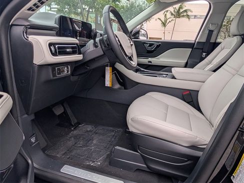 New 2026 Lincoln Aviator AWD image 12