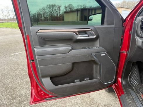 Used 2025 Chevrolet Silverado 1500 LT Trail Boss w/ Convenience Package II image 16