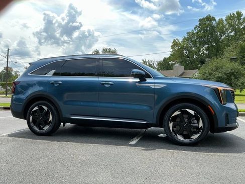 Used 2025 Kia Sorento EX w/ EX Panoramic Sunroof Package AWD/4WD image 3