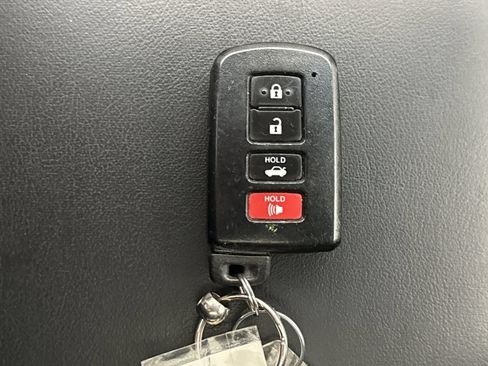 Used 2017 Toyota Avalon Limited w/ All Weather Liner Package FWD image 24